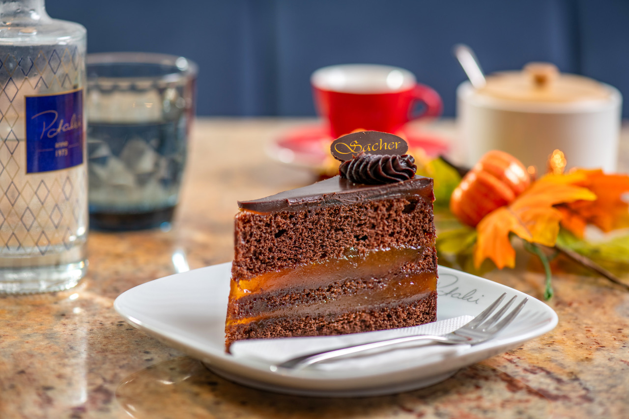 Pataki Cukrászda Érd - Sacher tortaszelet - Tortaszeletek