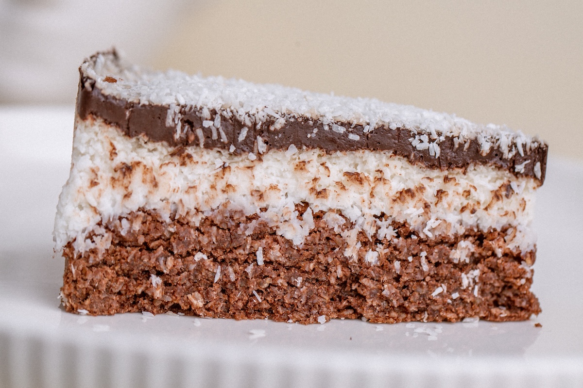 Pataki Cukrászda Érd Paleo kókuszos-csokis tortaszelet